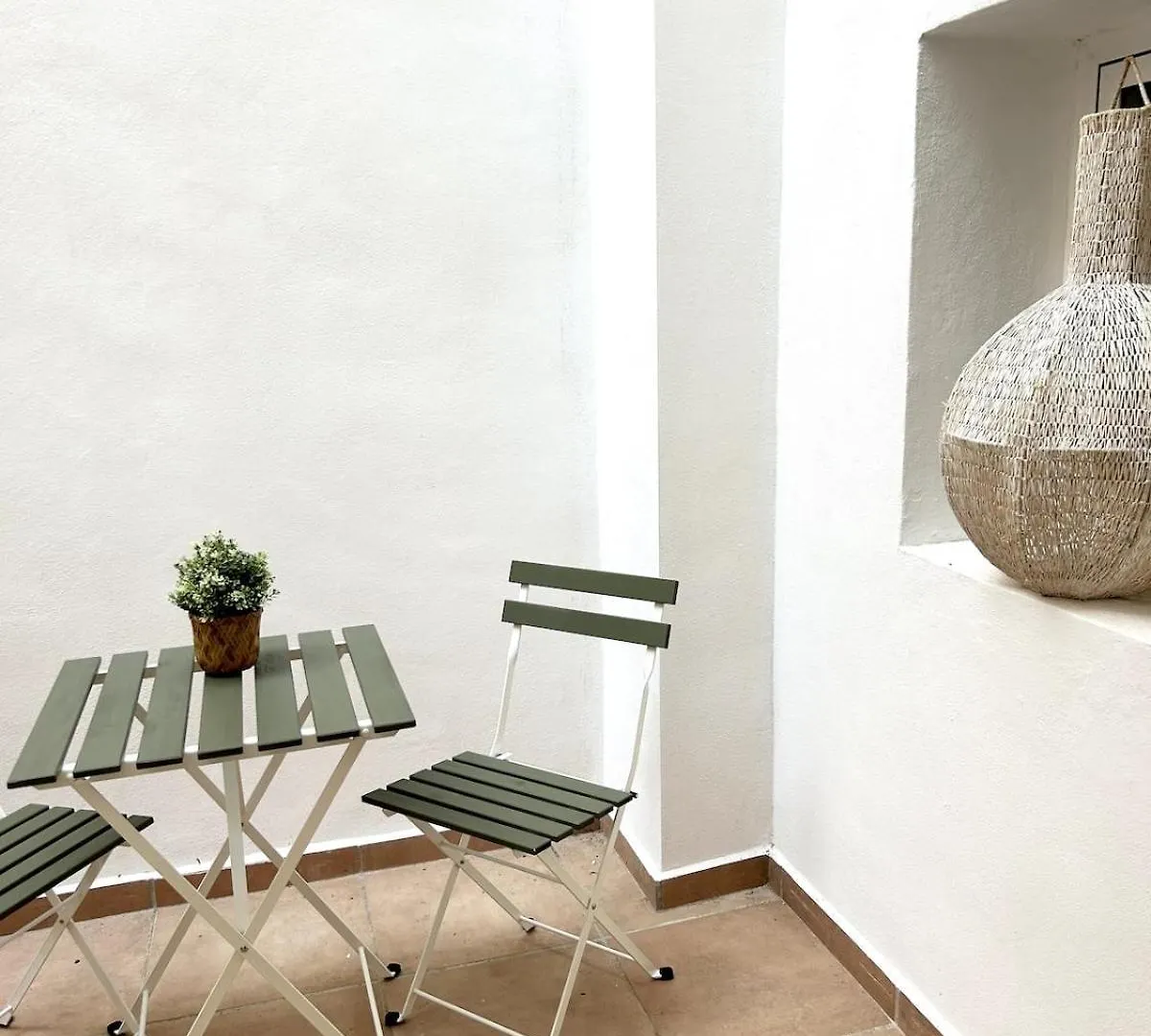 Apartment In Center Of Malaga With Interior Patio contacts